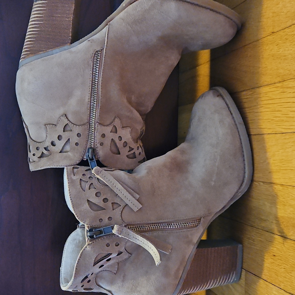 Women's Tan Swayed Ankle Boots